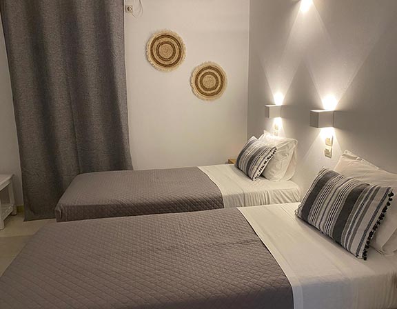 Υπνοδωμάτιο με μονά κρεβάτια