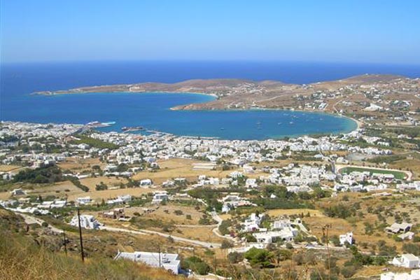 Το λιμάνι της Παροικιάς στην Πάρο